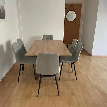 Apartment Schoene Mit Parkplatz Im Zentrum Von