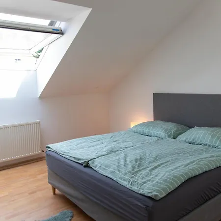 Schoene Mit Parkplatz Im Zentrum Von Λιντς