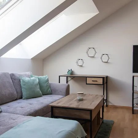 Schoene Mit Parkplatz Im Zentrum Von