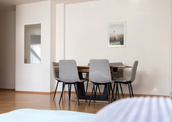 Διαμέρισμα Schoene Mit Parkplatz Im Zentrum Von Λιντς