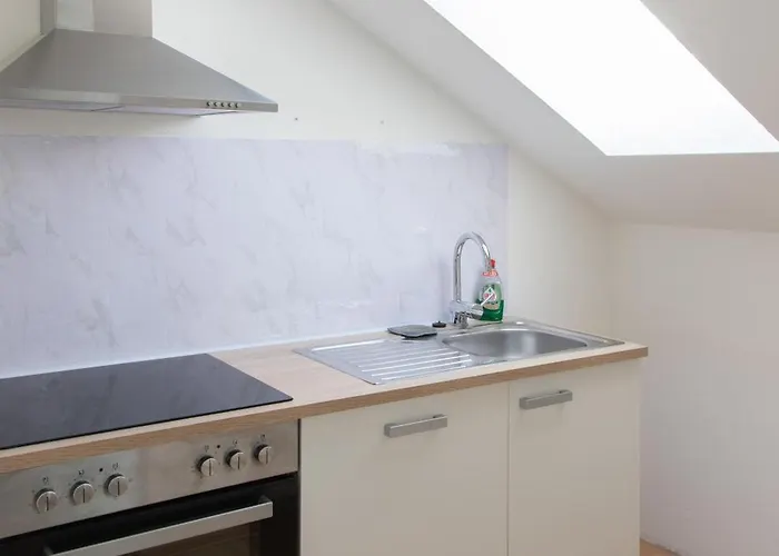 Schoene Mit Parkplatz Im Zentrum Von Διαμέρισμα *