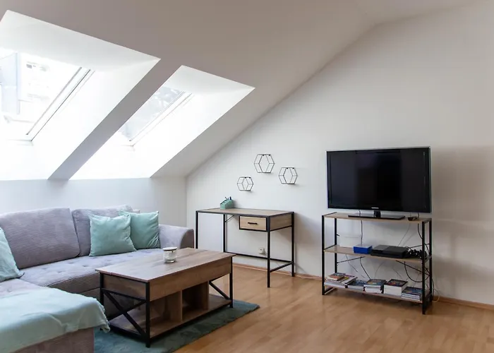 Schoene Mit Parkplatz Im Zentrum Von * Λιντς