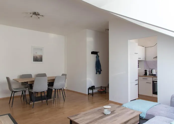 Schoene Mit Parkplatz Im Zentrum Von * Λιντς