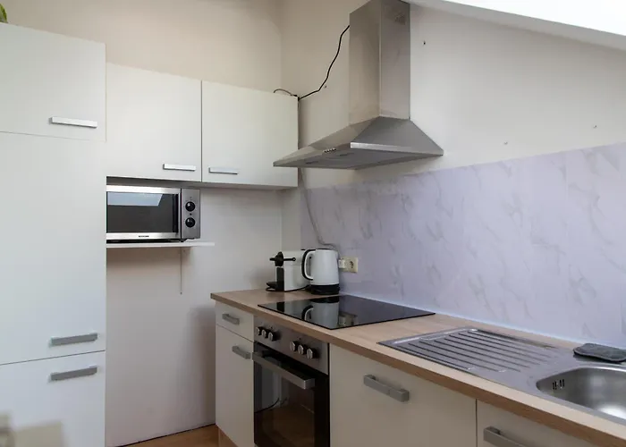 Schoene Mit Parkplatz Im Zentrum Von Λιντς