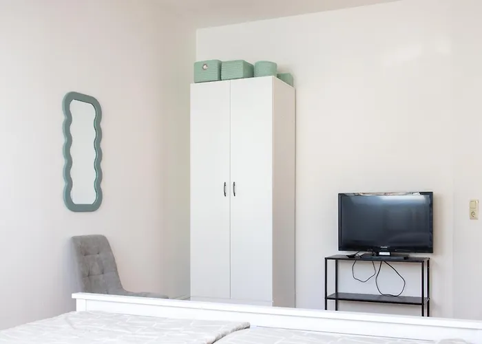 Schoene Mit Parkplatz Im Zentrum Von * Λιντς